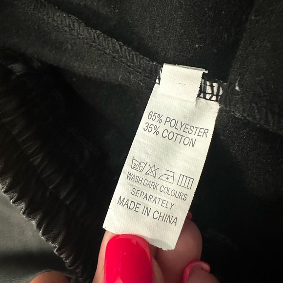 *last chance!!* Women’s black faux leather joggers - Picture 7 of 16